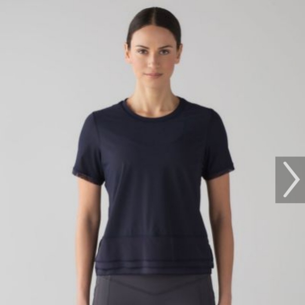 Lululemon sole Training SS top, size 4 Navy